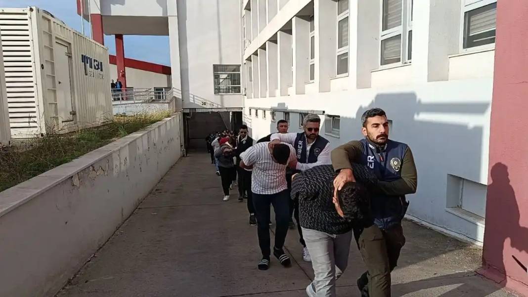 Adana’da ‘Sazan Sarmalı’ Çetesi Çökertildi! 1